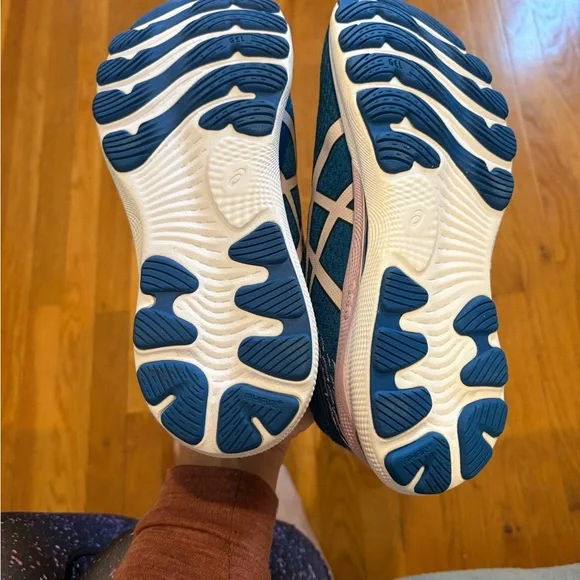 ASICS Women's Navy and Light Pink Athletic Shoes - NEW and never been used - Picture 6 of 8